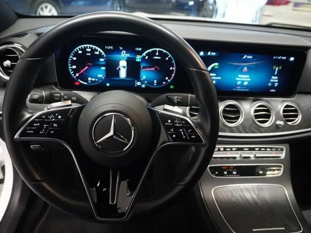 Mercedes-Benz E 200 E 200 d