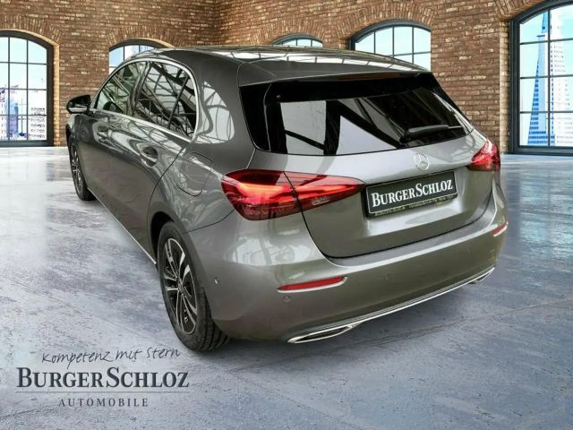 Mercedes-Benz A 180 W-Paket KAM PDC SpurH LM Navi AUT KlimaA
