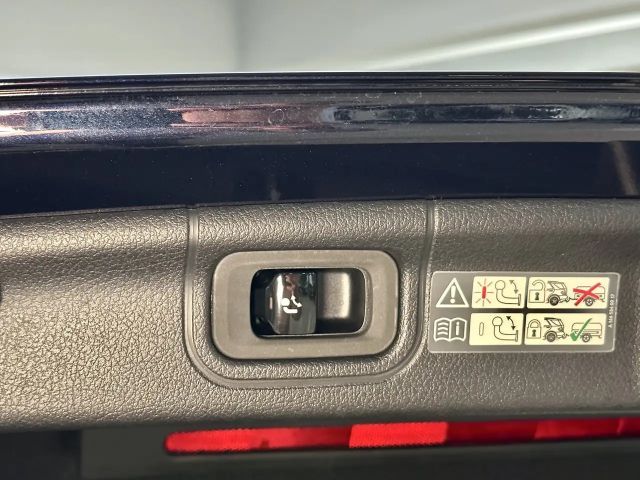 Mercedes-Benz C 200 Sedan