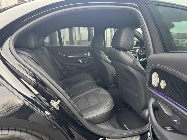 Mercedes-Benz E 220 AMG Line E 220 d Sedan