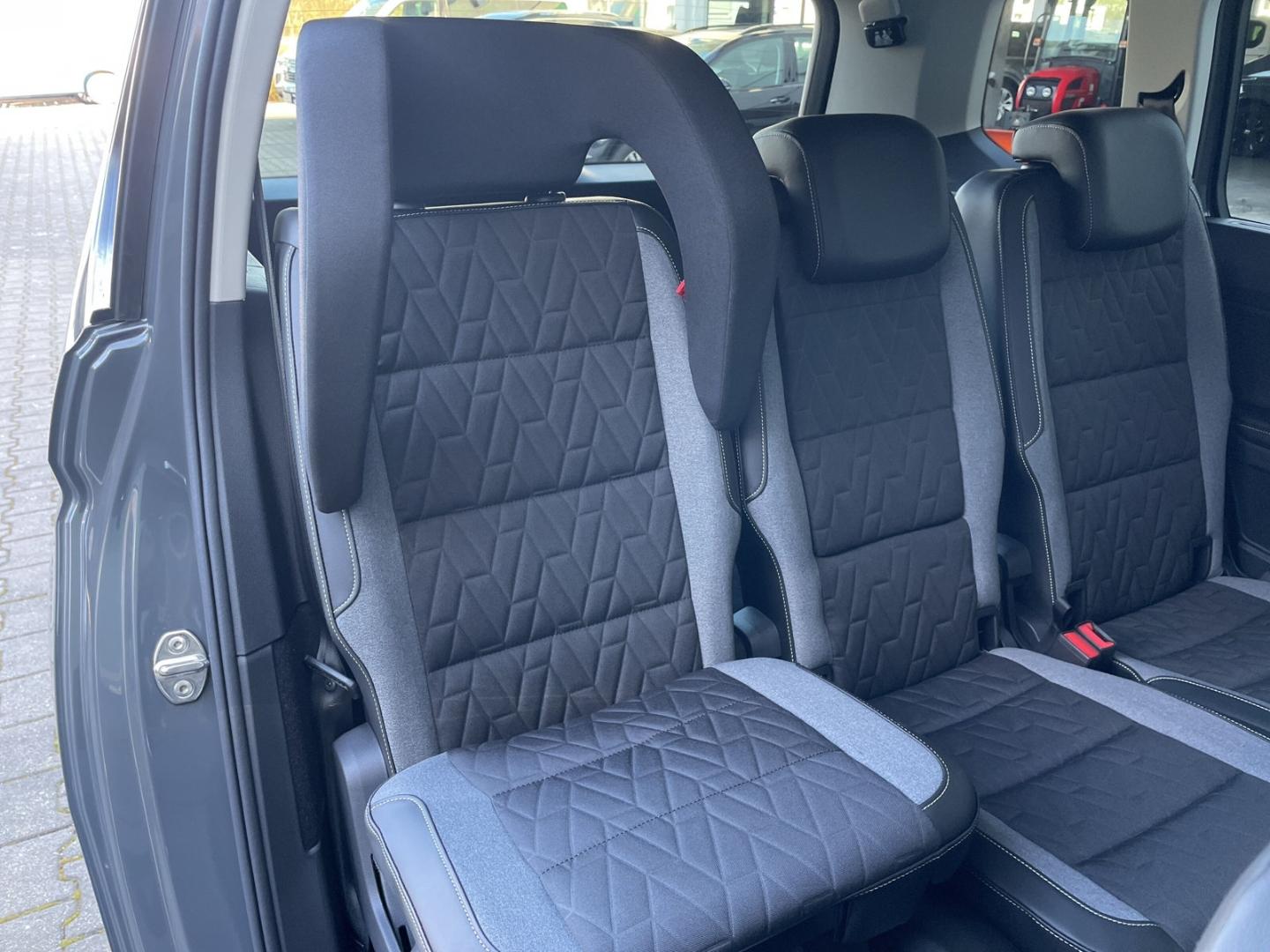 Volkswagen Touran DSG R-Line