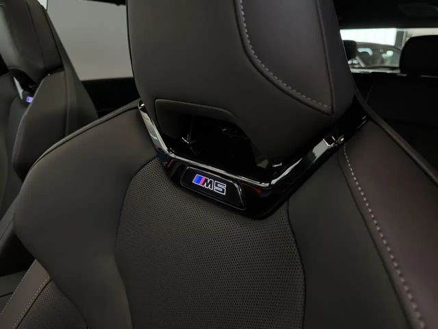 BMW M5 M5*GLASDACH*360°*HUD*MEMORY*B&W*AHK*GARANTIE*VOLL*