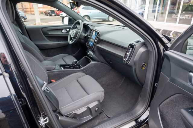 Volvo XC40 Core Recharge