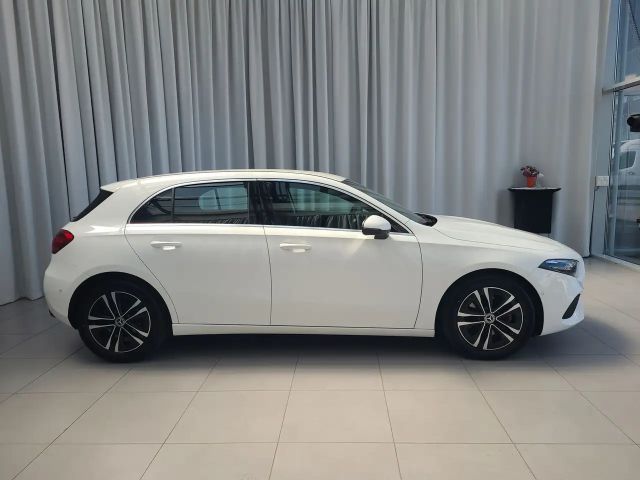 Mercedes-Benz A 180 Hatchback Progressive