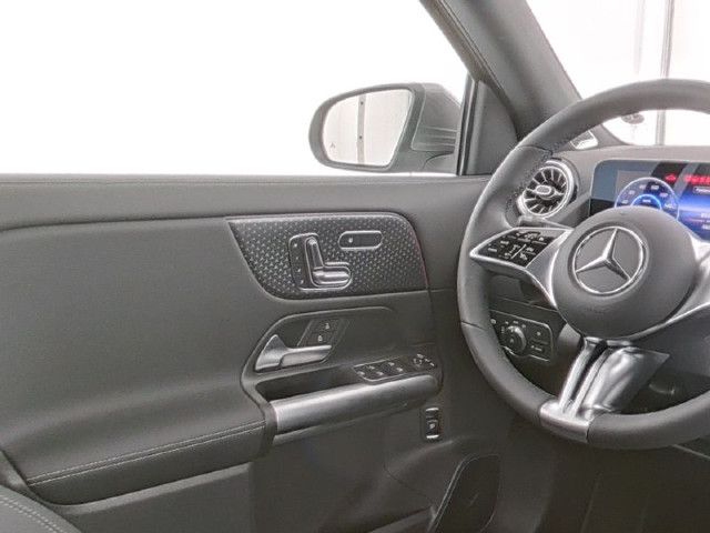 Mercedes-Benz EQA 300 4MATIC