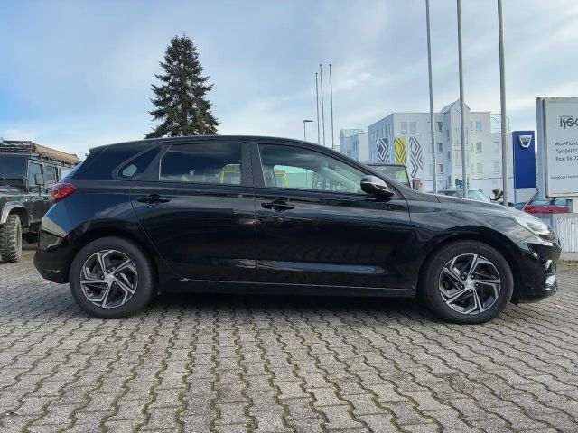Hyundai i30 Lim, AUTOM.,Klimaaut., Navig., LED, 8 x Alu