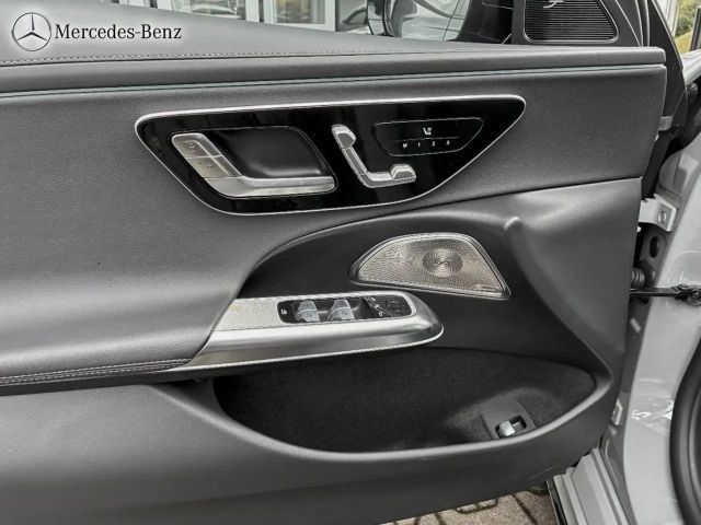 Mercedes-Benz E 200 AMG Line Sedan