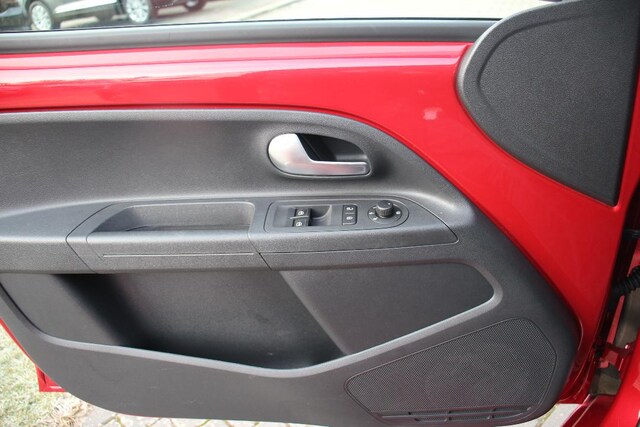 Volkswagen up! Active