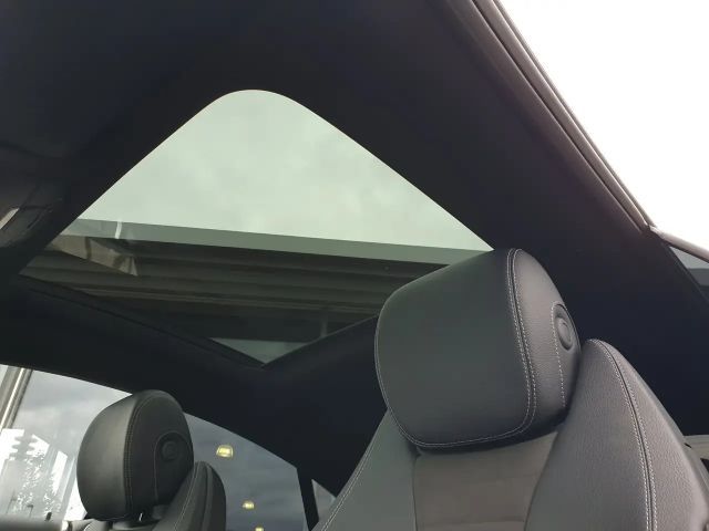 Mercedes-Benz E 300 AMG Line Coupé E 300 e