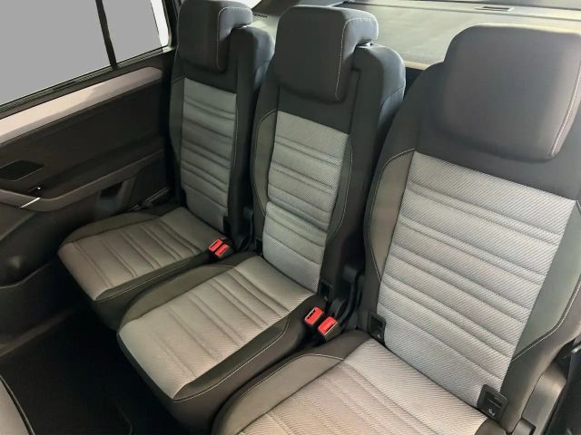 Volkswagen Touran 1.5 TSI R-Line