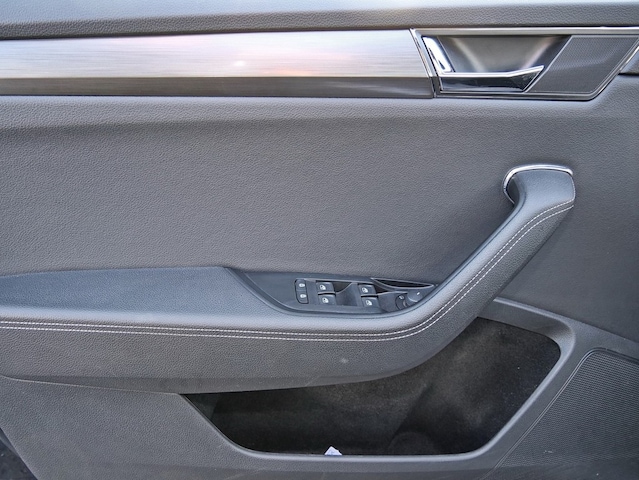 Skoda Superb 2.0 TDI Combi Style Style