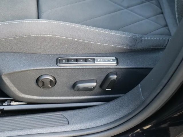 Volkswagen Golf DSG Style eHybrid