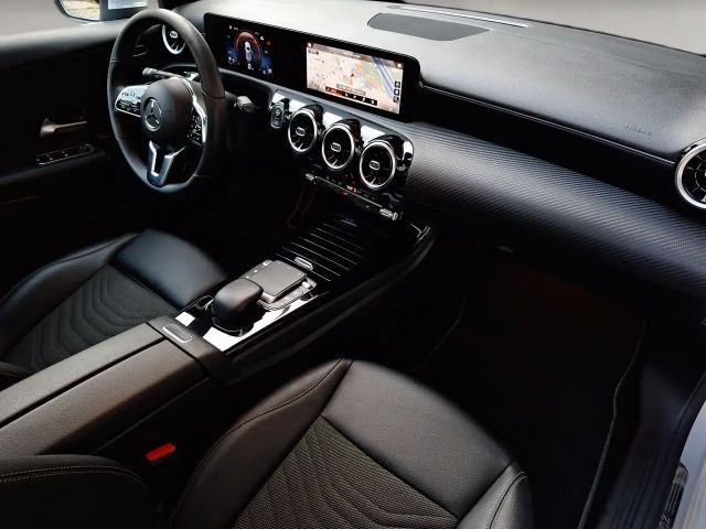 Mercedes-Benz A 200 Aut./LED/Panorama/AHK/Navi/Kamera/SHZ/1.Besitz