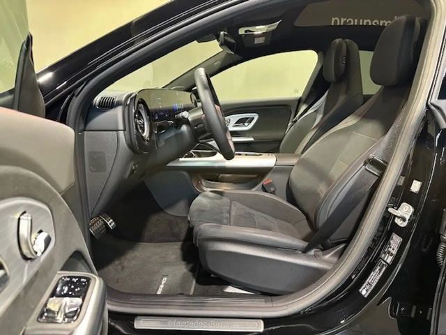 Mercedes-Benz CLA 250 AMG Line Sedan