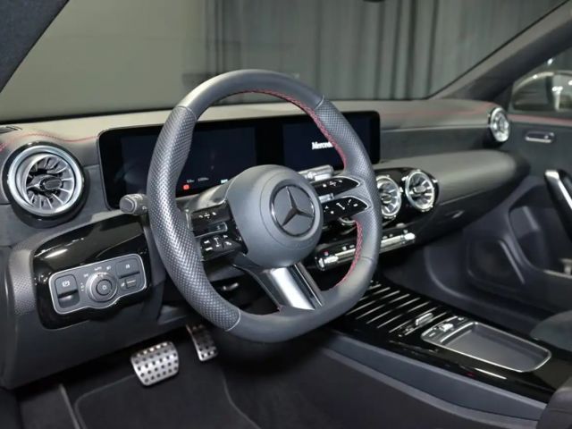 Mercedes-Benz CLA 200 AMG Line Coupé