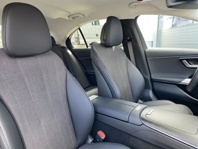 Mercedes-Benz E 200 AVANTGARDE Sedan