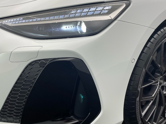 Audi A6 Avant Quattro S-Tronic