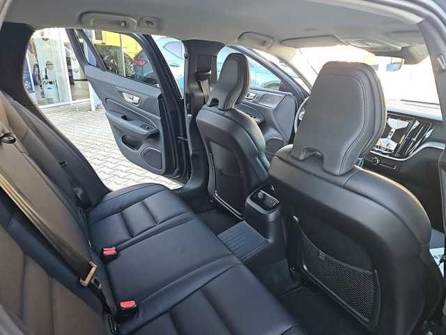 Volvo V60 AWD Dark Plus T6