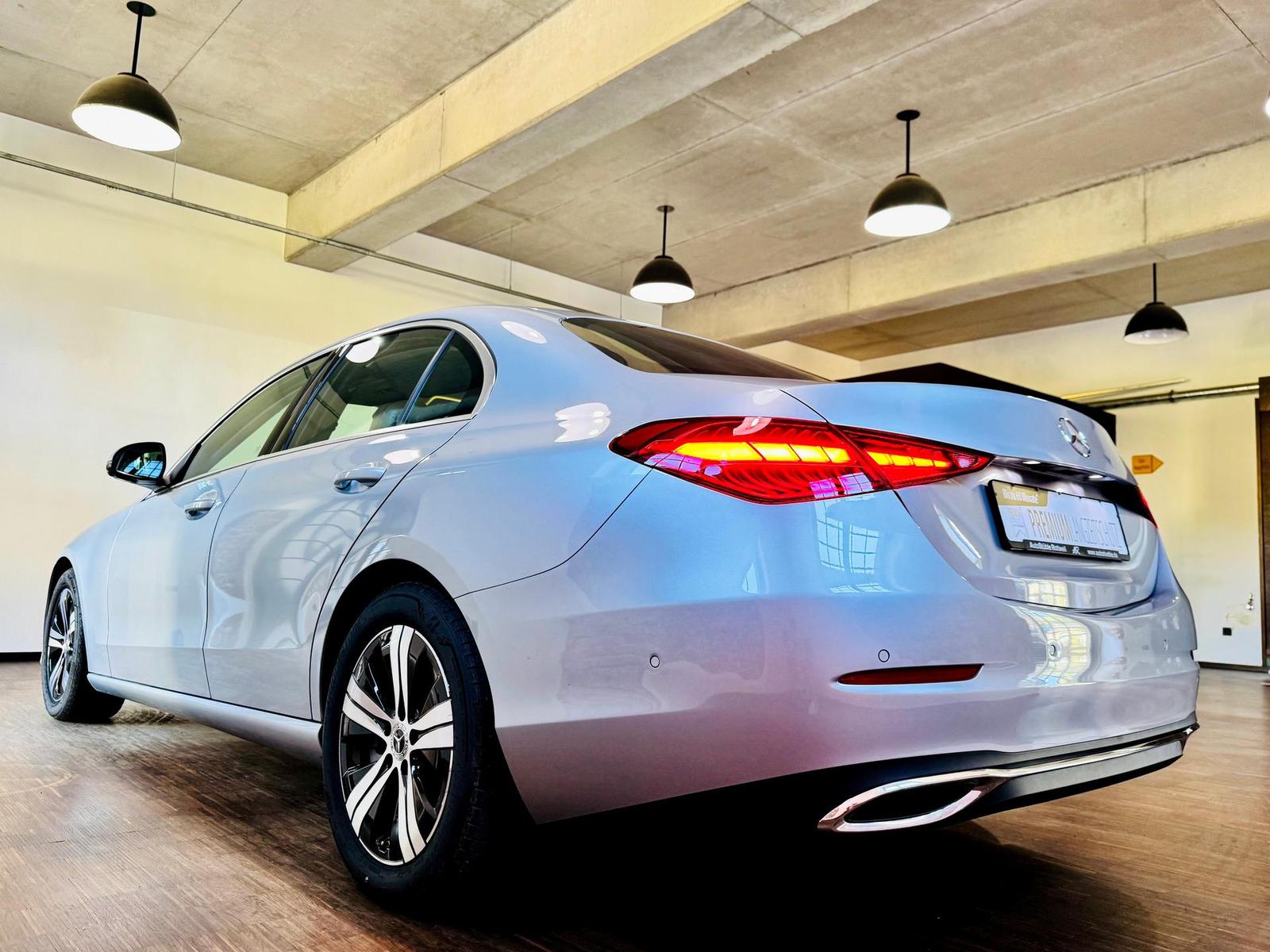 Mercedes-Benz C 200 AVANTGARDE Sedan