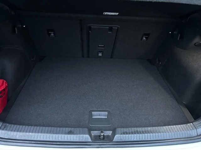 Volkswagen Golf 1.5 eTSI DSG R-Line