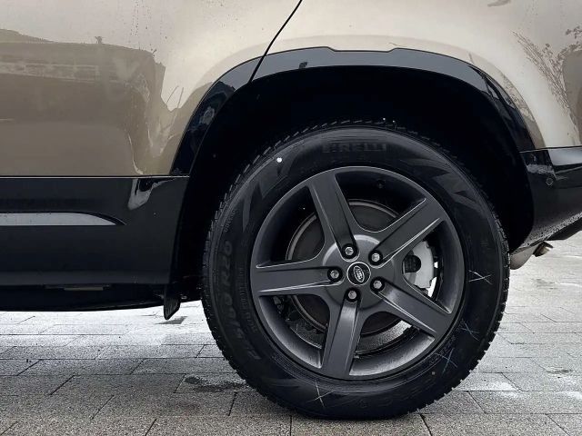 Land Rover Defender 110 D300 Dynamic SE