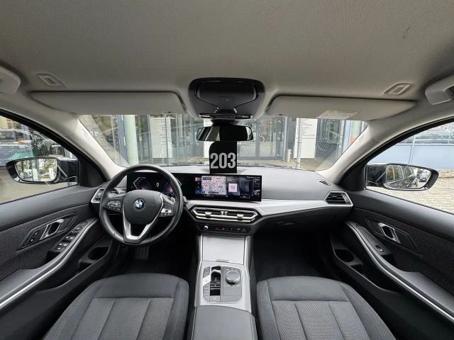 BMW 330 330i Sedan xDrive