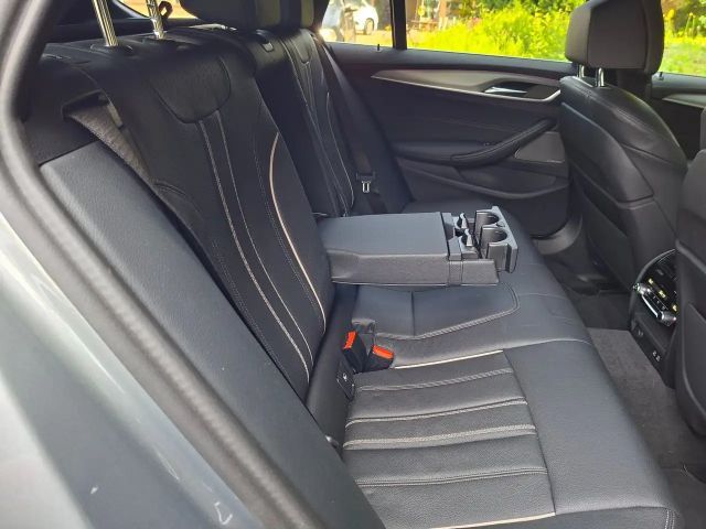 BMW 530 530d Luxury Line Touring xDrive