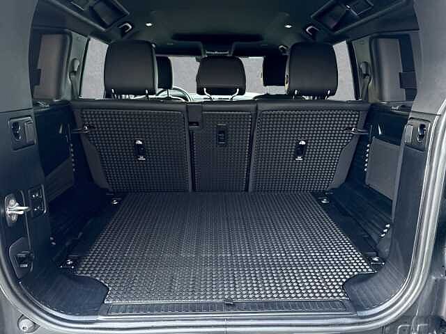 Land Rover Defender 110 SE