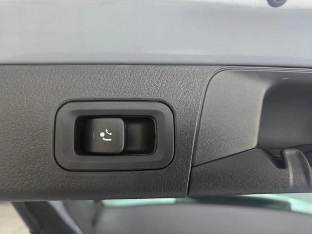 Mercedes-Benz B 200 Progressive Sedan