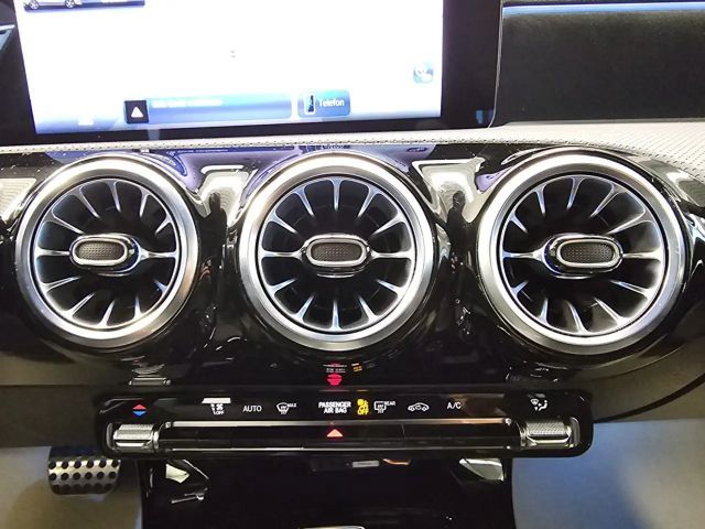 Mercedes-Benz A 180 AMG Line