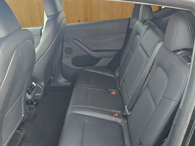 Tesla Model Y AWD Performance