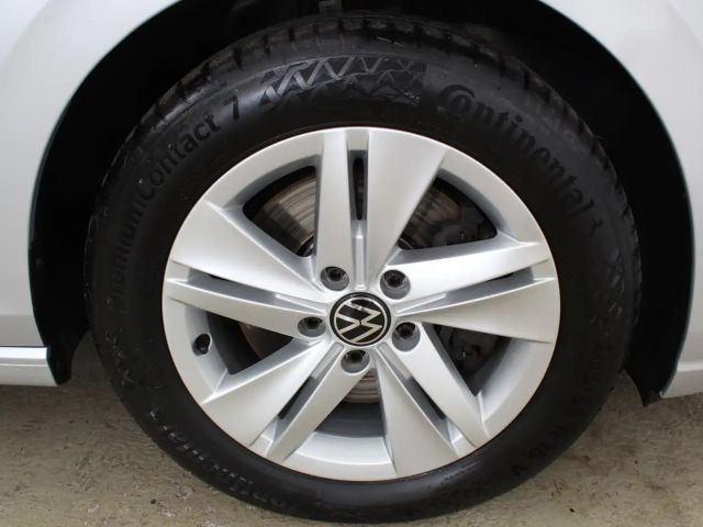 Volkswagen Golf Life Variant