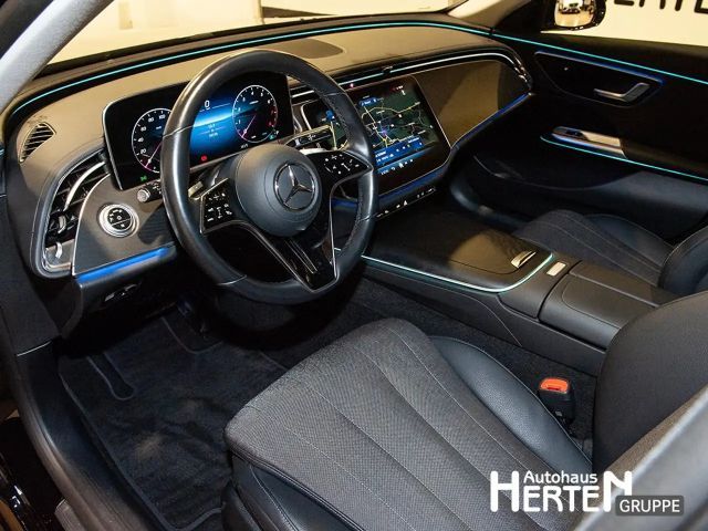 Mercedes-Benz E 200 AVANTGARDE Sedan