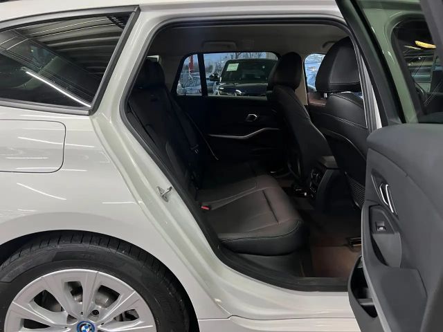 BMW 330 330e Touring