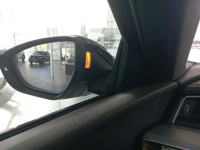 Audi Q8 e-tron 55 Business Quattro