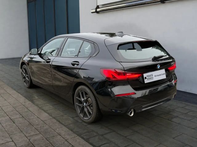 BMW 118 118i Sedan Sport Line