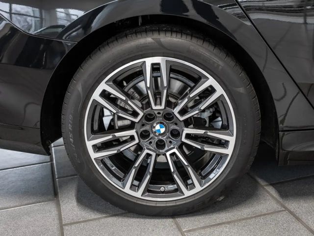 BMW 520 520d M-Sport Sedan