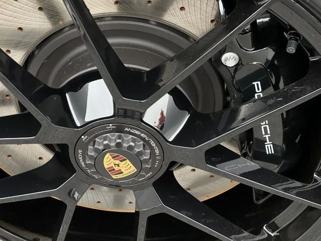 Porsche 992 4 Cabrio GTS Targa