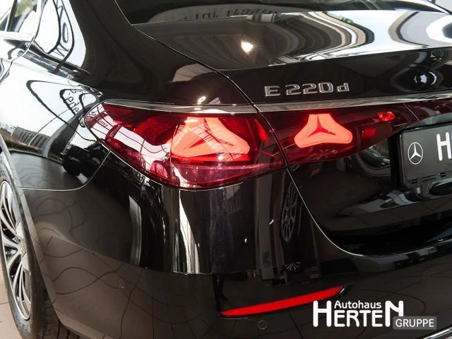 Mercedes-Benz E 220 AVANTGARDE E 220 d Sedan