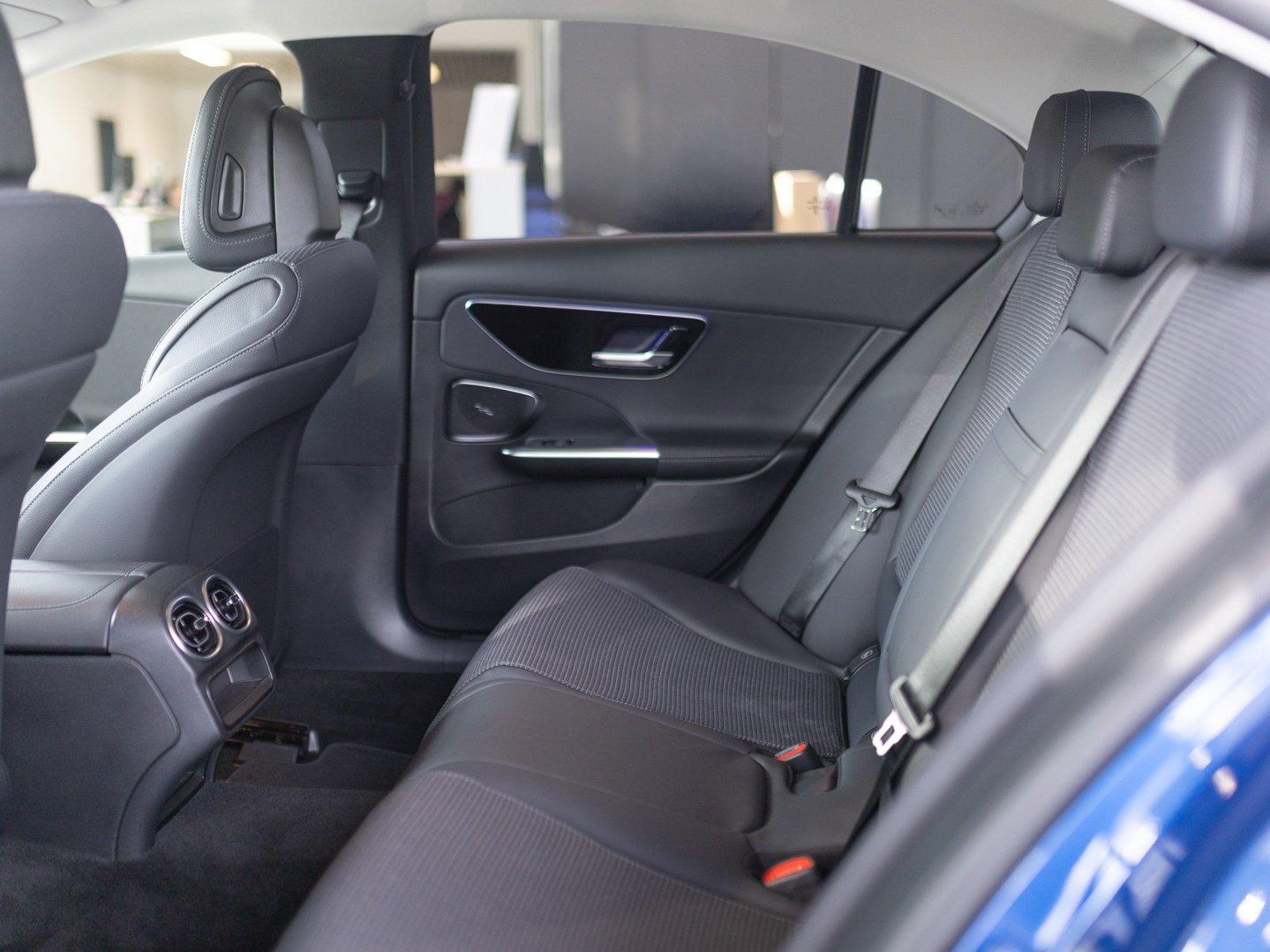 Mercedes-Benz C 180 AVANTGARDE Sedan