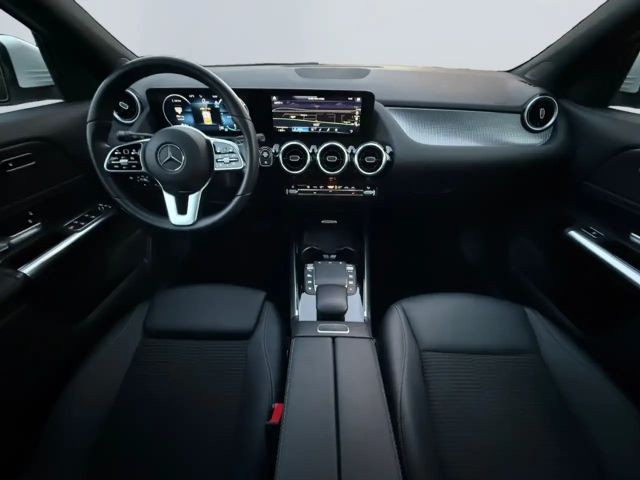 Mercedes-Benz GLA 200 7G-DCT *LED*Pano*Digital*MBux*SHZ*