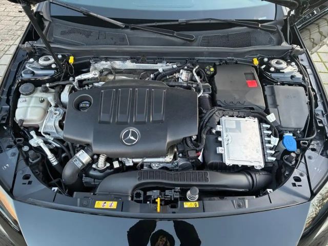 Mercedes-Benz A 180 A 180 d AMG Line