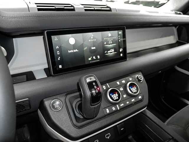 Land Rover Defender 90 Dynamic SE