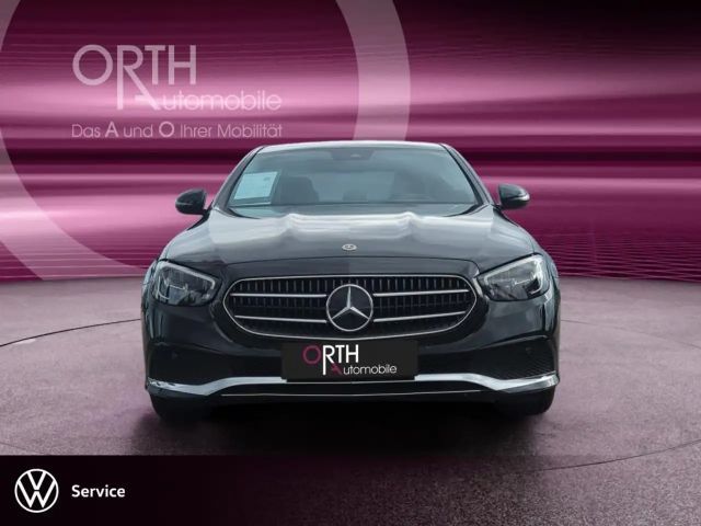 Mercedes-Benz E 200 Sedan