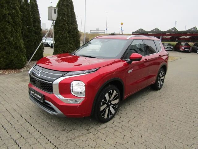 Mitsubishi Outlander 2.4L TOP NAVI LEDER SHZ ACC PDC RFK PANORAMA