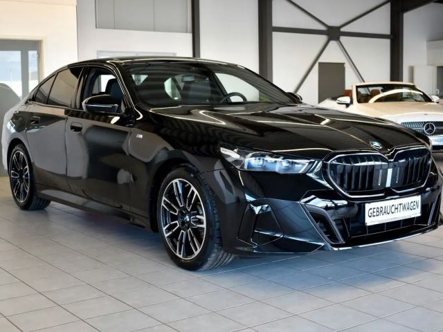 BMW 520 520d M-Sport Sedan