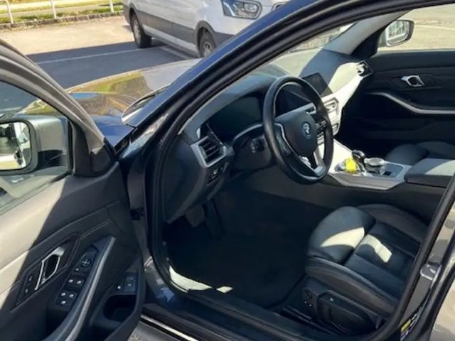 BMW 320 320e Advantage pakket