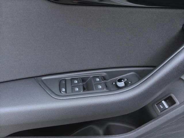 Audi A4 30 TDI Avant S-Line