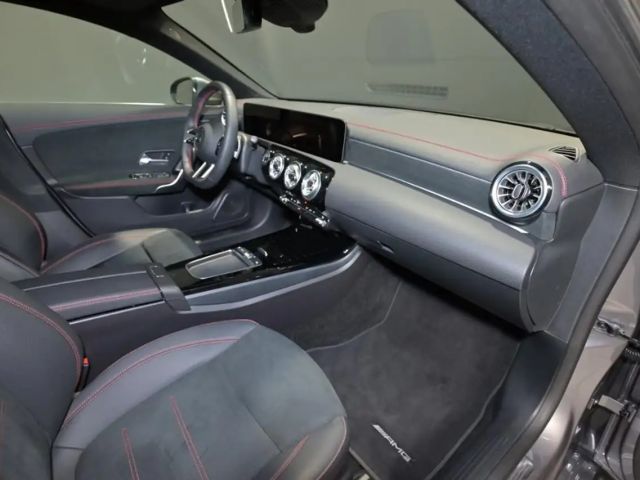 Mercedes-Benz CLA 200 AMG Line Coupé