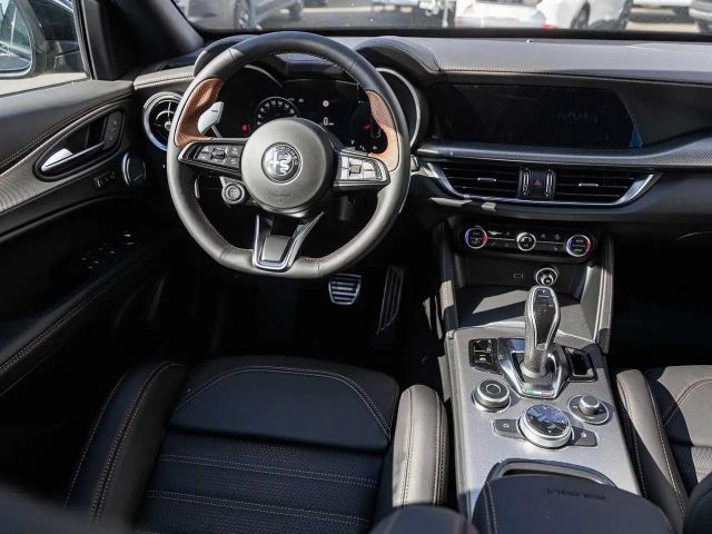 Alfa Romeo Stelvio AT8 Q4 Turbo